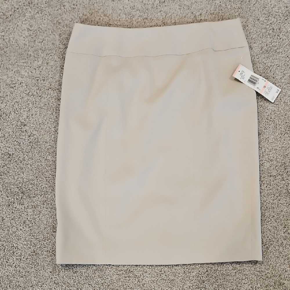 Anne Klein Classic Beige Pencil Skirt